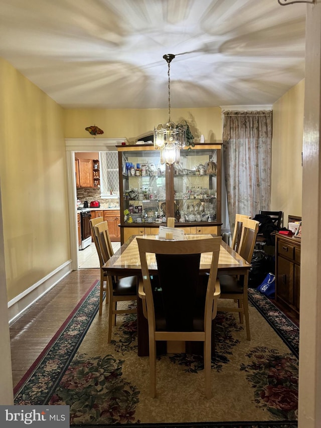 dining room featuring an inviting chandelier