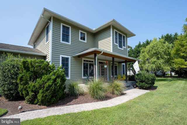 view of front of home featuring a front yard