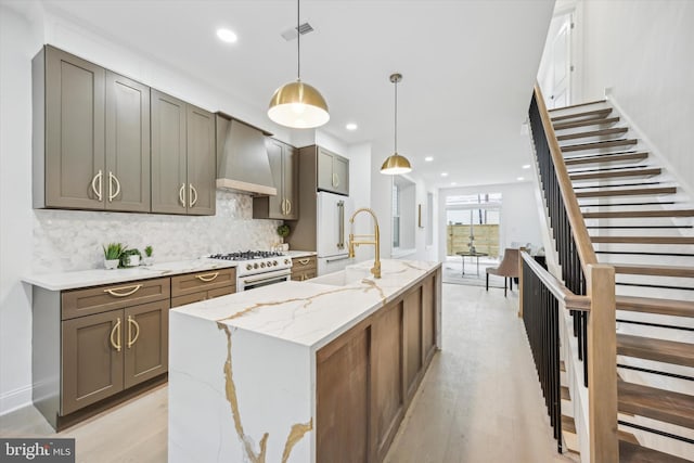 kitchen with tasteful backsplash, visible vents, light wood-type flooring, custom range hood, and white appliances