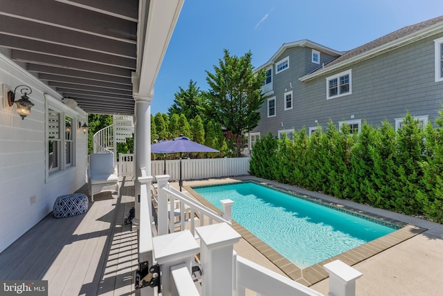 view of swimming pool