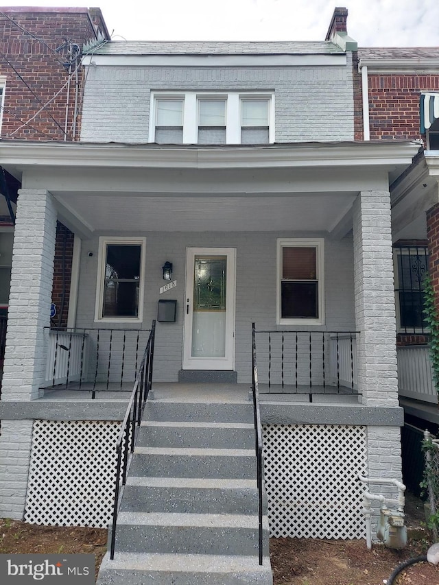 view of front of property featuring a porch