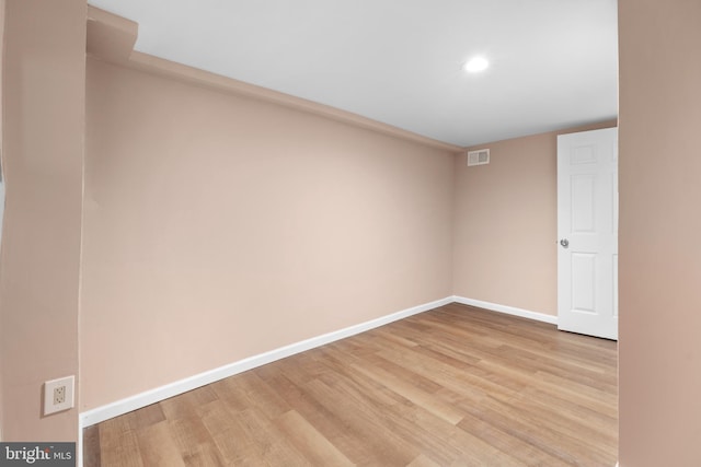 empty room with light wood-type flooring, visible vents, baseboards, and recessed lighting