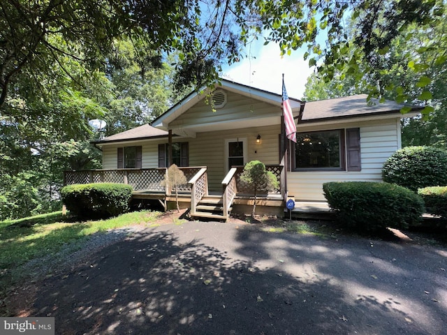 view of front of property with covered porch