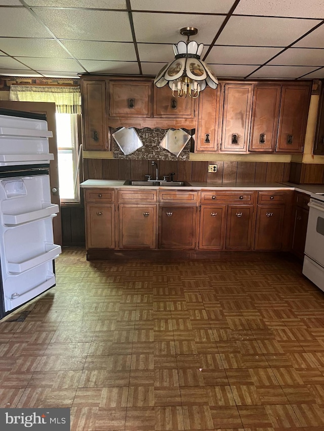 kitchen featuring sink, electric range, and a drop ceiling