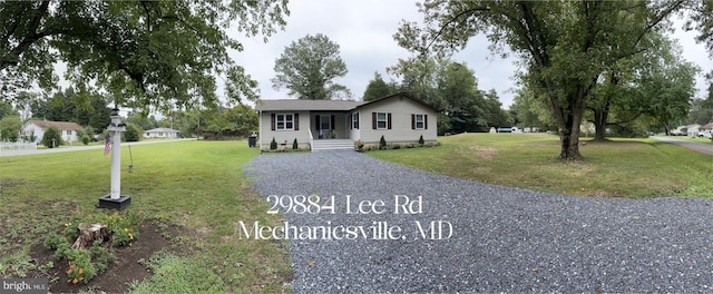 view of front of house featuring a front lawn