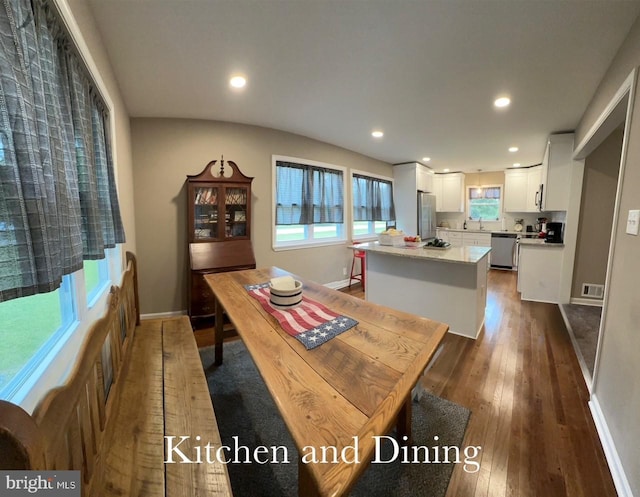 dining space featuring recessed lighting, visible vents, baseboards, and dark wood-style flooring