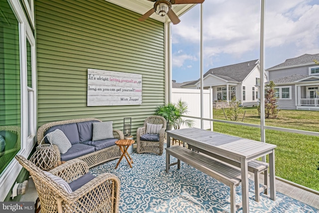 sunroom with ceiling fan