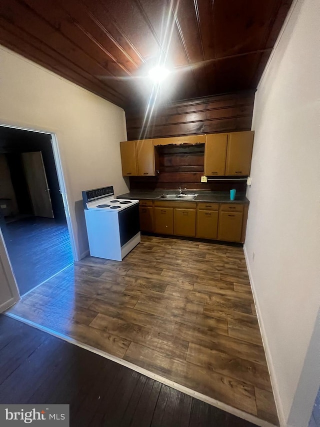 kitchen featuring sink, dark wood-type flooring, wood ceiling, and white range with electric stovetop