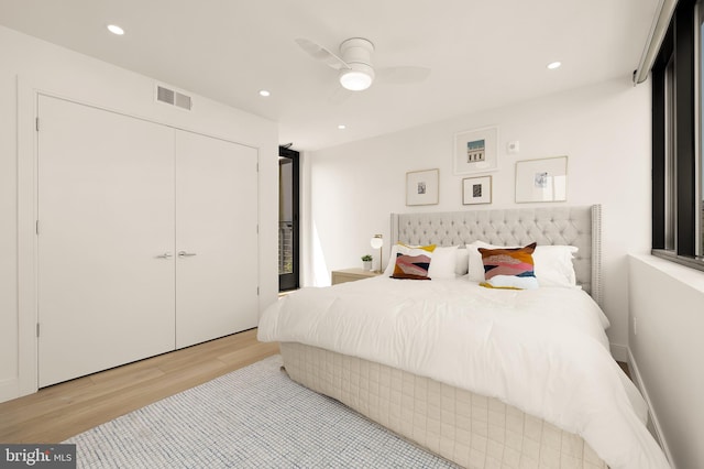 bedroom with recessed lighting, a closet, visible vents, light wood-style flooring, and ceiling fan