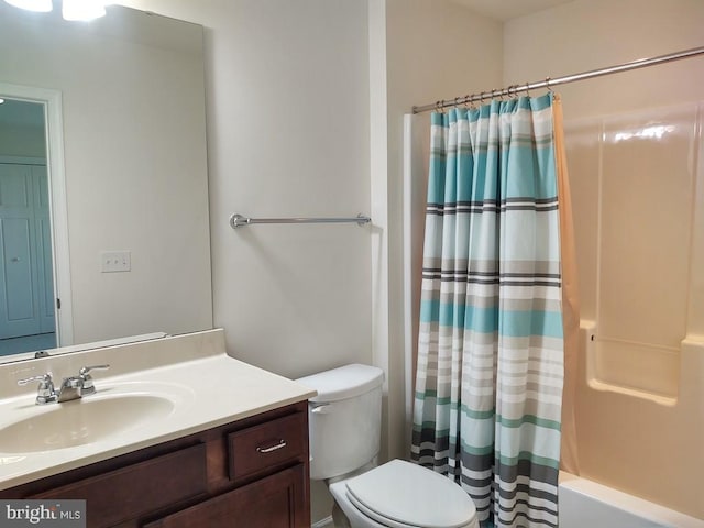 full bathroom featuring vanity, toilet, and shower / bath combo