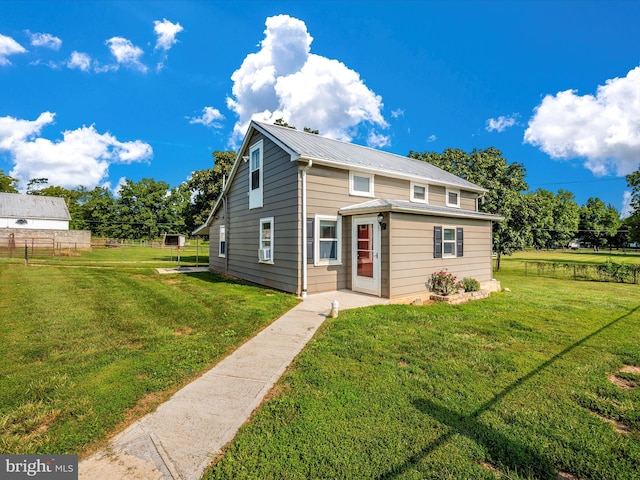 view of front of home featuring a front lawn