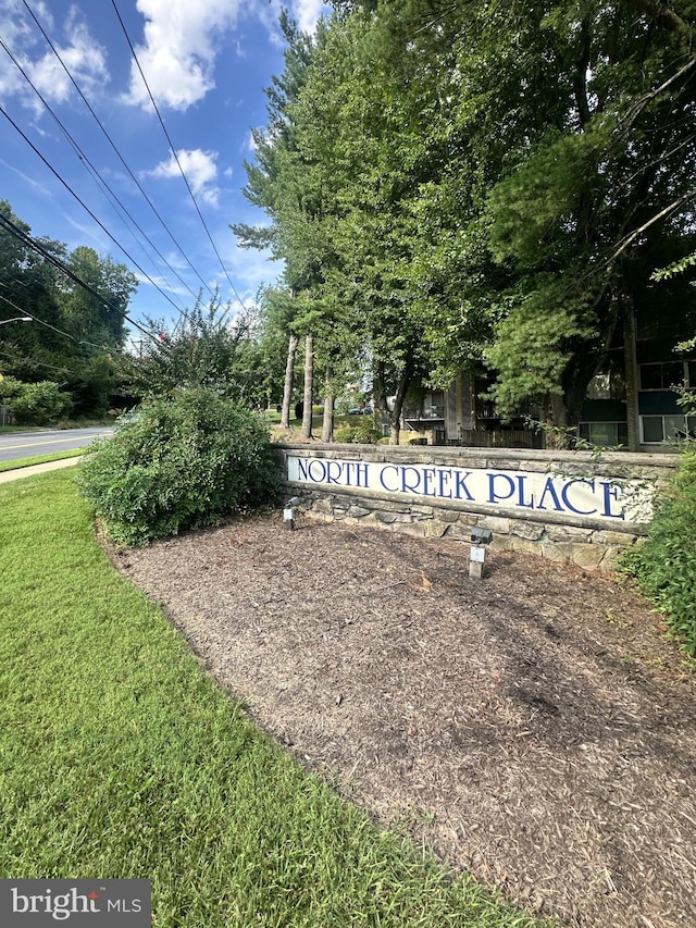 view of community / neighborhood sign