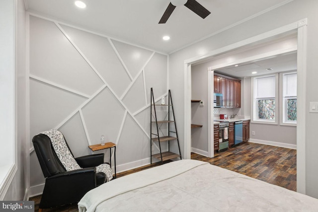 bedroom featuring ceiling fan, dark hardwood / wood-style floors, and crown molding