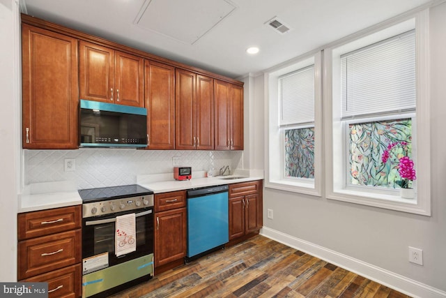 kitchen featuring appliances with stainless steel finishes, sink, dark hardwood / wood-style floors, and tasteful backsplash