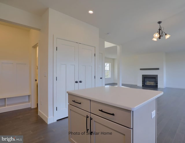 kitchen with recessed lighting, open floor plan, light countertops, a center island, and decorative light fixtures