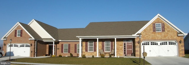 view of front of home featuring a front yard and a garage