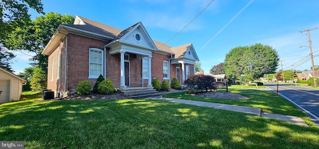 view of front of home featuring a front yard