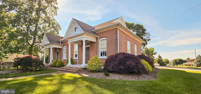 view of front of home with a front lawn