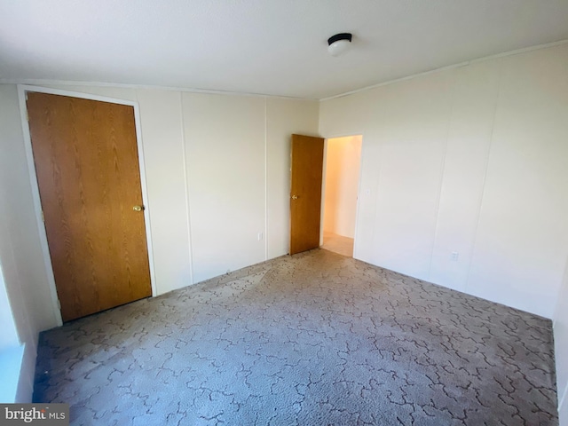 unfurnished room featuring carpet floors