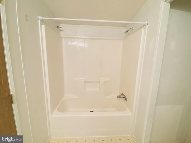 bathroom featuring washtub / shower combination