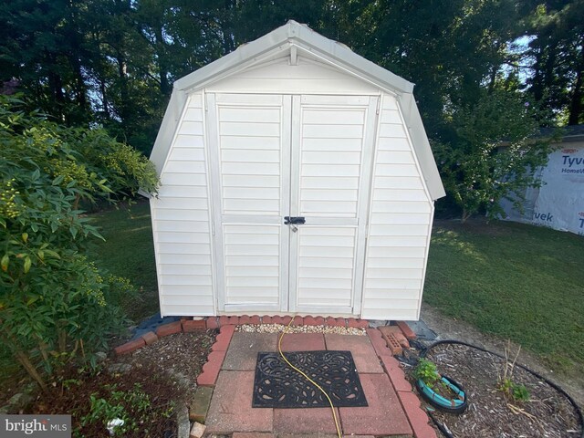 view of outbuilding featuring a lawn