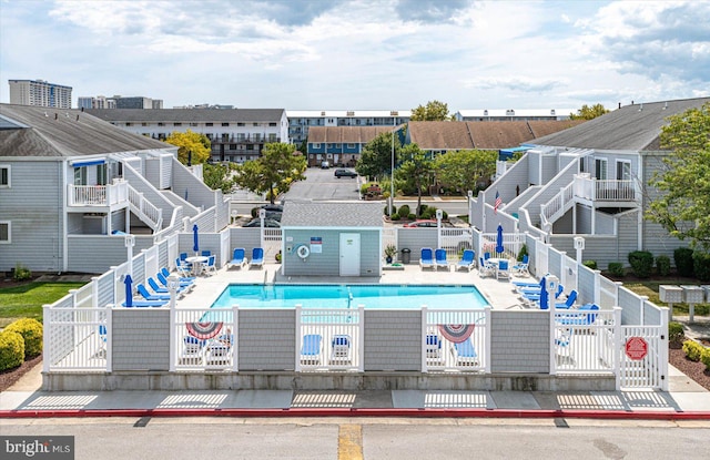 view of swimming pool