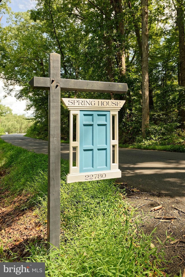 view of community / neighborhood sign