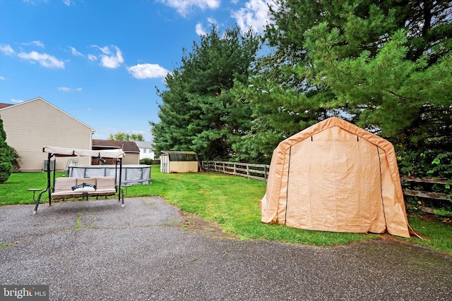 view of yard with a shed