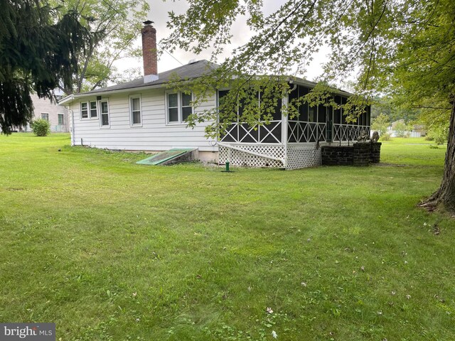 back of house featuring a yard