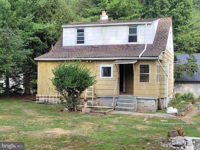 view of front of home featuring a front lawn