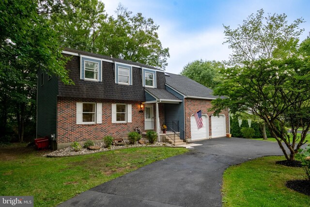 view of front of property with a front yard