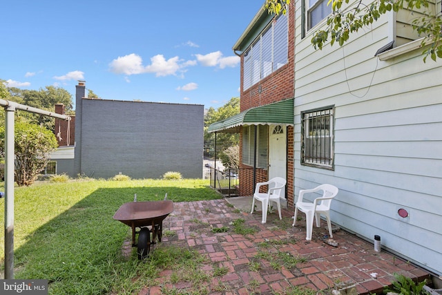 view of yard featuring a patio area