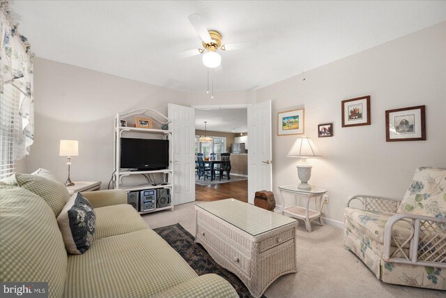 carpeted living room featuring ceiling fan