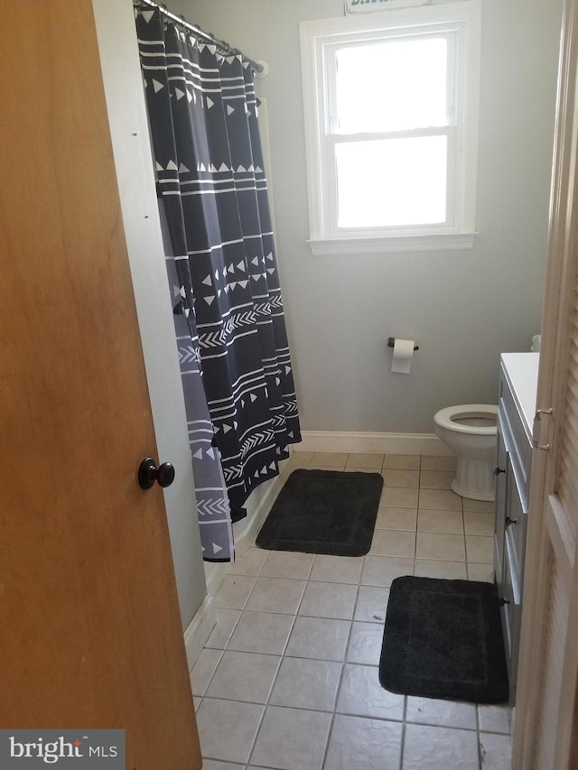 bathroom featuring tile patterned floors, a shower with curtain, vanity, and toilet