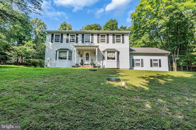 colonial home featuring a front yard