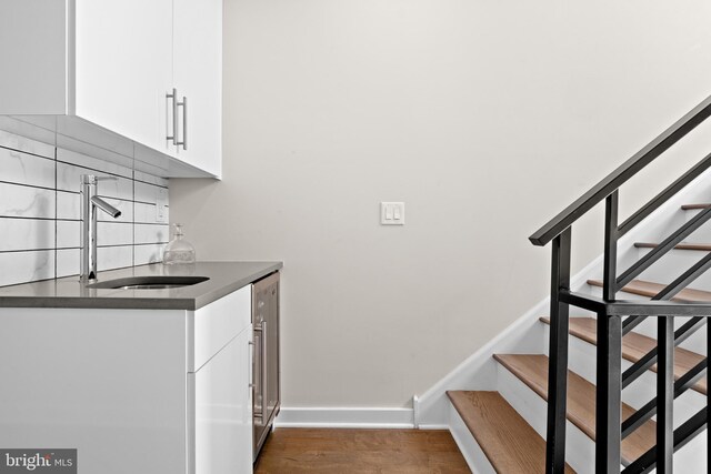 laundry room with sink and dark hardwood / wood-style flooring