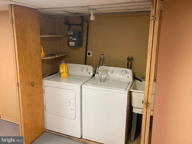 washroom with washing machine and dryer