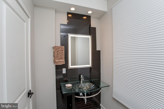 bathroom featuring sink