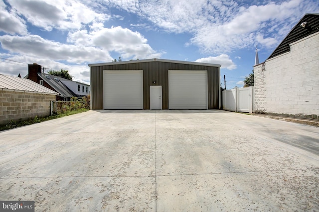 detached garage with fence