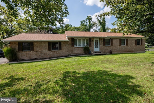 ranch-style house featuring brick siding and a front lawn