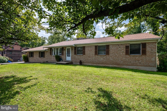 ranch-style house featuring a front lawn