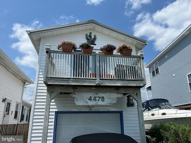 view of front of house with a balcony