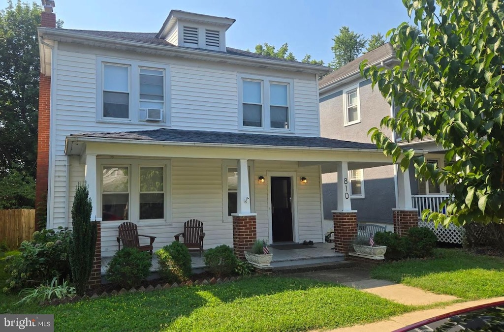 view of front of house with covered porch and a front yard