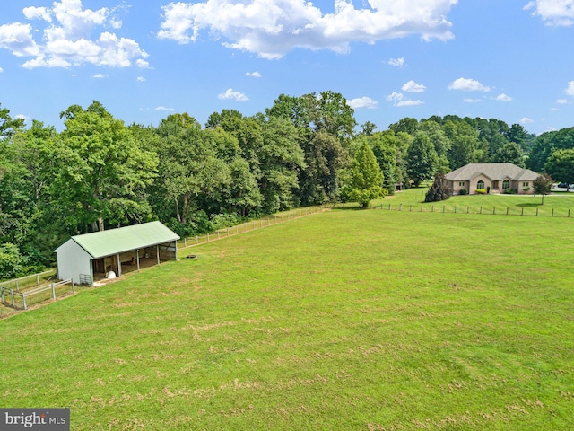 view of yard featuring a rural view and an outdoor structure