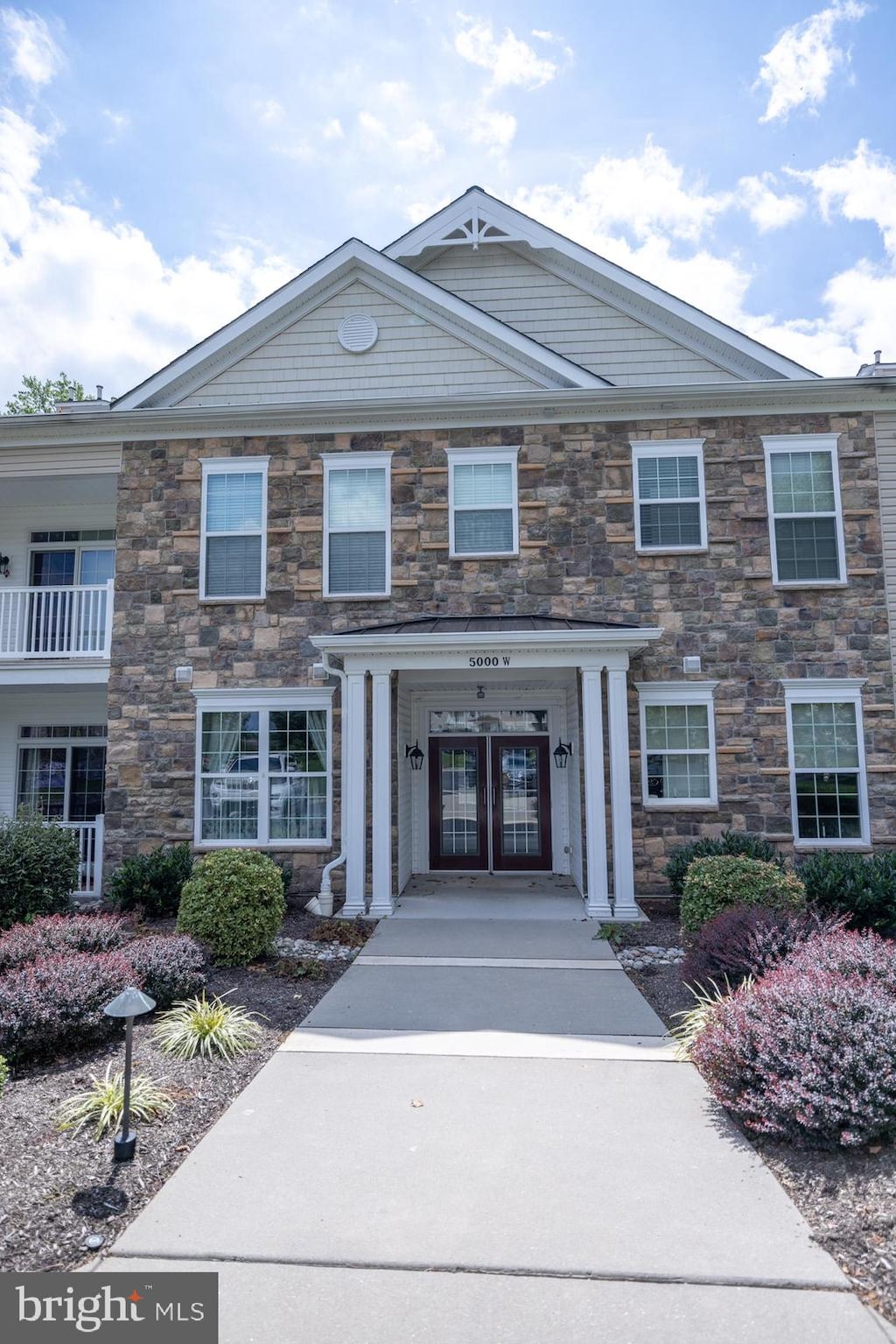 townhome / multi-family property with covered porch