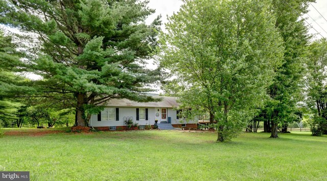 ranch-style home with a front lawn