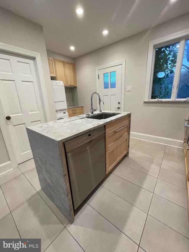 kitchen featuring light tile patterned floors, baseboards, recessed lighting, a sink, and dishwasher