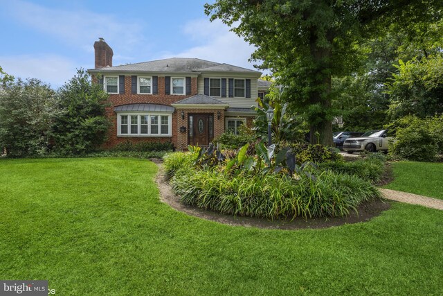 view of front of property with a front lawn