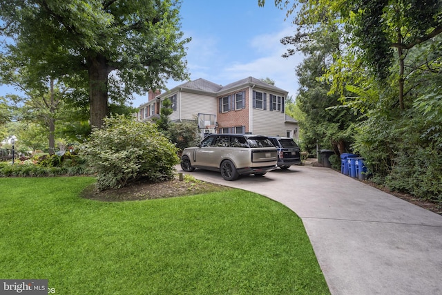 view of front of house featuring a front yard