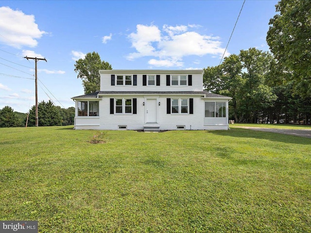 view of front facade with a front lawn